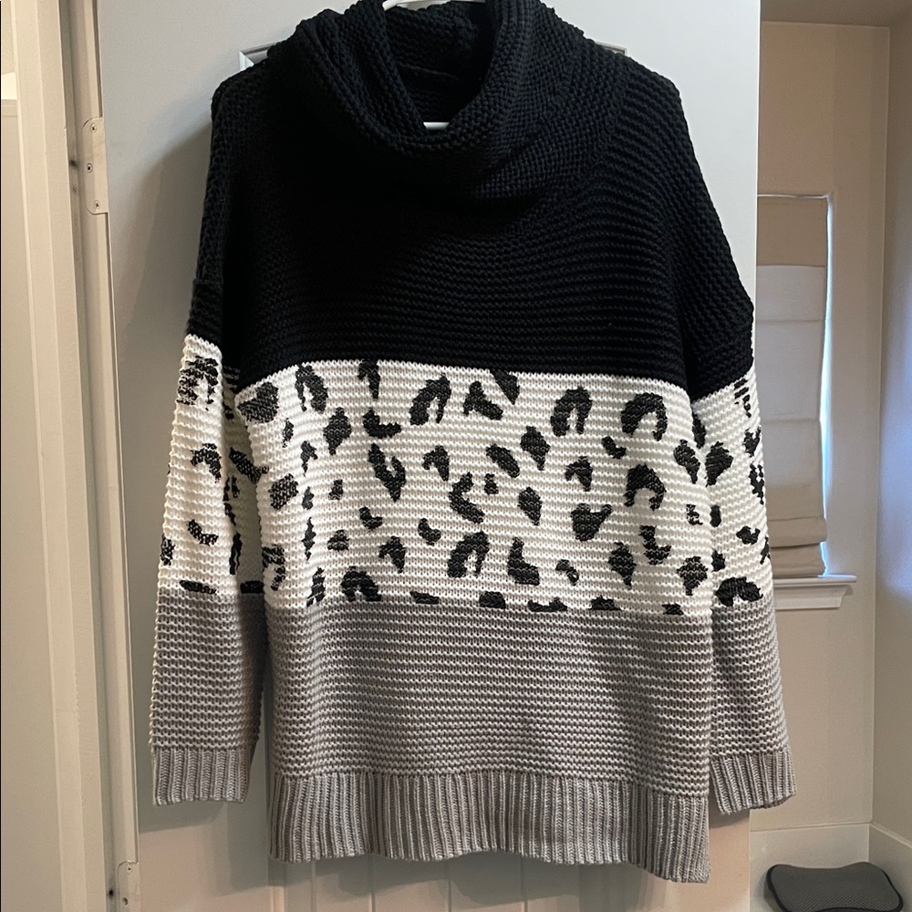 Black and Gray Women's Sweater